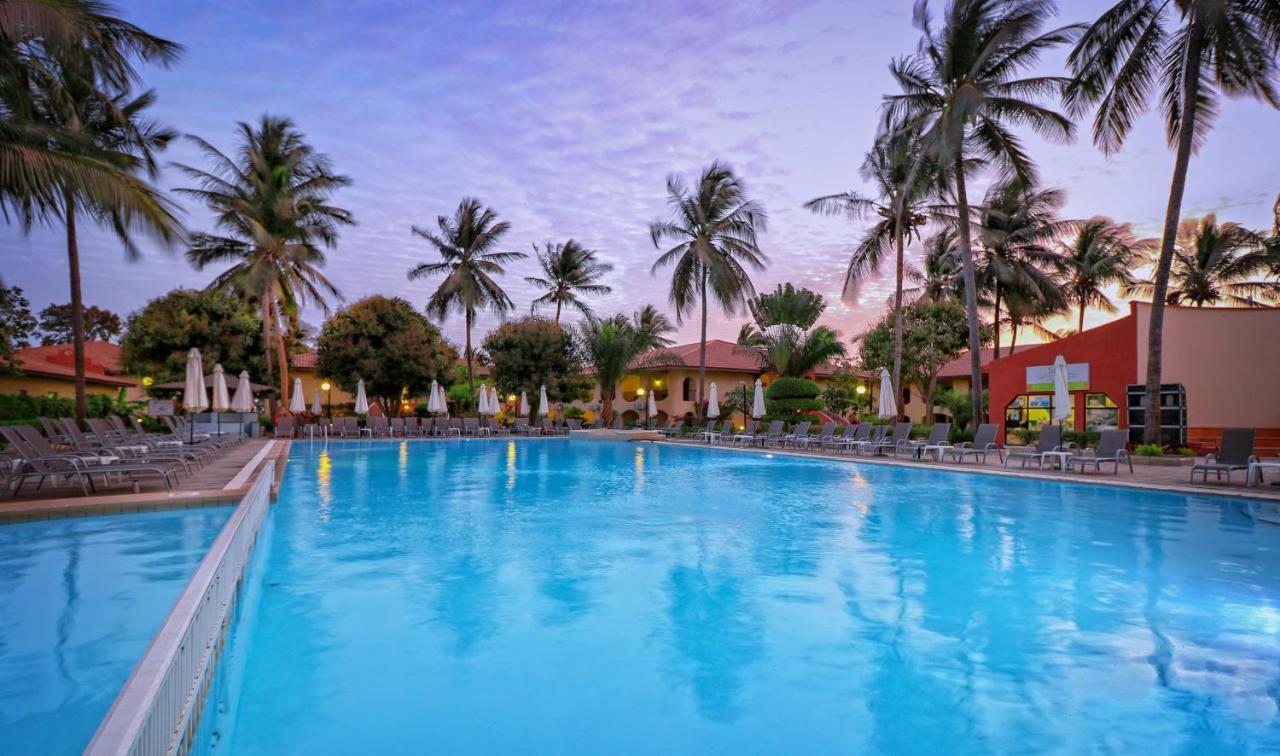 Ocean Bay Hotel & Resort Bakau Екстер'єр фото