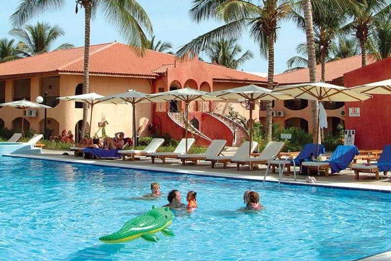 Ocean Bay Hotel & Resort Bakau Екстер'єр фото