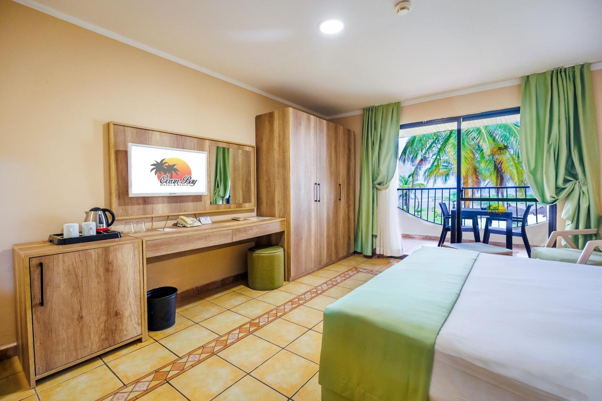 Ocean Bay Hotel & Resort Bakau Екстер'єр фото