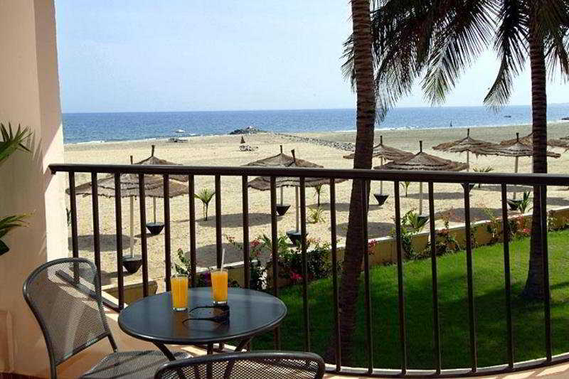 Ocean Bay Hotel & Resort Bakau Екстер'єр фото