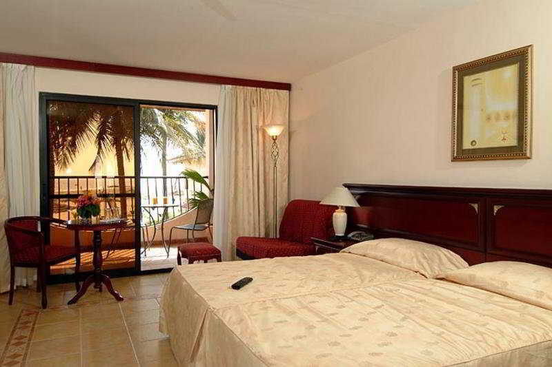 Ocean Bay Hotel & Resort Bakau Екстер'єр фото