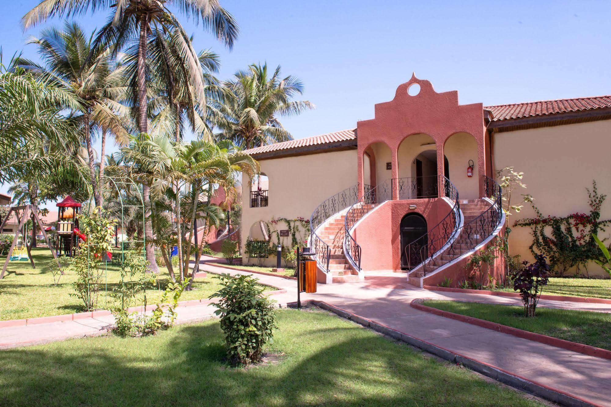 Ocean Bay Hotel & Resort Bakau Екстер'єр фото