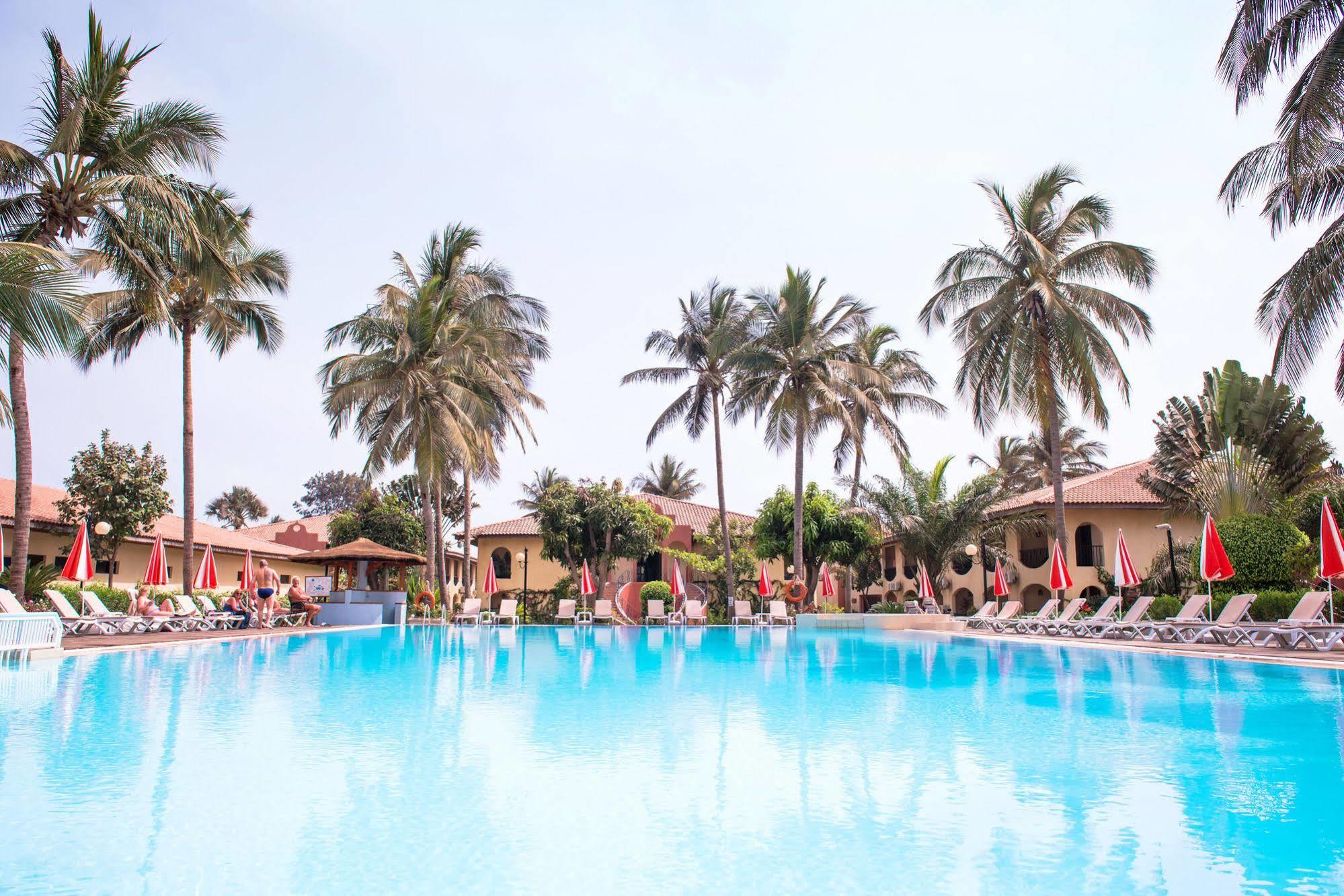 Ocean Bay Hotel & Resort Bakau Екстер'єр фото